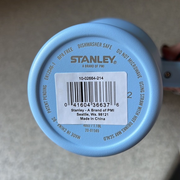 Brand new Cornflower blue 40oz Stanley Travel Quencher - Picture 2 of 2